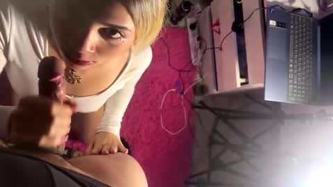 Snapshot of sexsummerr chatting on 06.05.26 HI Privates are OPEN online show from 06.05.26