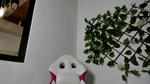 Snapshot of sexual_addiction chatting on 02.08.25 SARA online show from 02.08.25