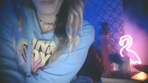 Snapshot of sexxileeah chatting on 12.18.24 sexxileeah online show from 12.18.24