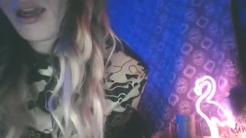 Snapshot of sexxileeah chatting on 12.20.24 sexxileeah online show from 12.20.24