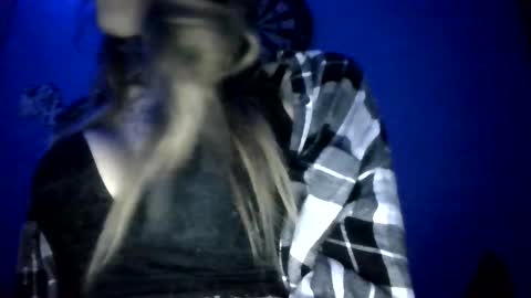 Snapshot of sexxileeah42o chatting on 03.11.25 Leeah CloudZzz online show from 03.11.25