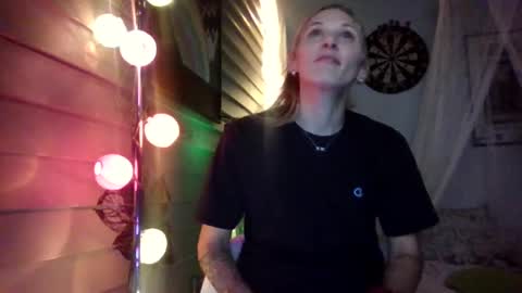 Snapshot of sexxileeah42o chatting on 09.29.25 Leeah CloudZzz online show from 09.29.25