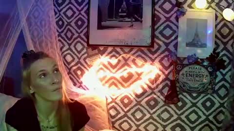 Snapshot of sexxileeah42o chatting on 10.16.25 Leeah CloudZzz online show from 10.16.25