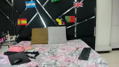 Snapshot of sexxtaty chatting on 06.20.26 Sexxtaty online show from 06.20.26