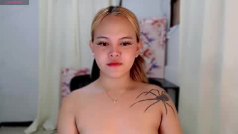 Snapshot of sexxxy_caroline chatting on 05.04.26 sexxxy_caroline online show from 05.04.26