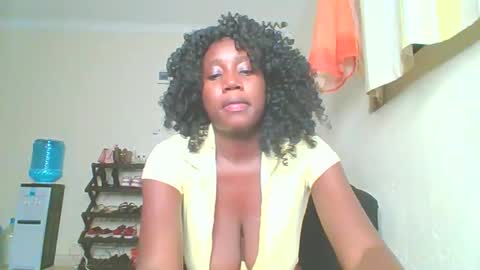 Snapshot of sexxy_thick_ebony chatting on 09.23.25 Sweet doll  online show from 09.23.25