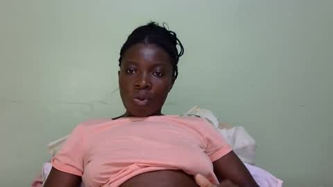 Snapshot of sexxymelanin73 chatting on 10.31.25 Sexy Boobs online show from 10.31.25