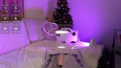 Snapshot of sexy_blonde_doll chatting on 12.15.24 Lina online show from 12.15.24
