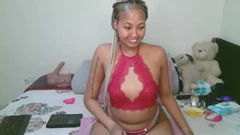 Snapshot of sexy_bluegirl chatting on 05.02.26 sexy_bluegirl online show from 05.02.26