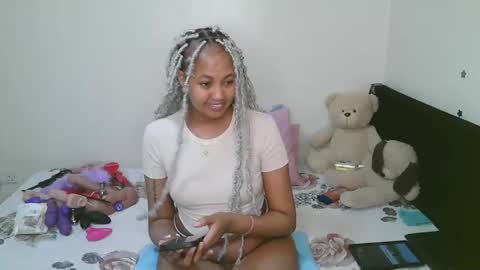 Snapshot of sexy_bluegirl chatting on 05.11.26 sexy_bluegirl online show from 05.11.26