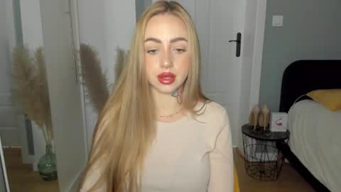 Snapshot of sexy_coralie chatting on 05.09.26 C o r a l i e online show from 05.09.26