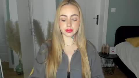 Snapshot of sexy_coralie chatting on 05.10.26 C o r a l i e online show from 05.10.26