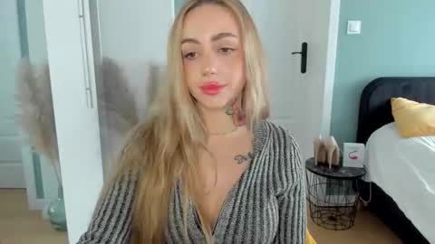 Snapshot of sexy_coralie chatting on 05.16.26 C o r a l i e online show from 05.16.26