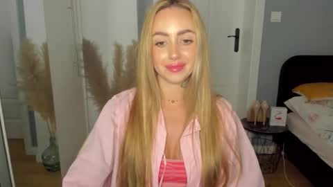 Snapshot of sexy_coralie chatting on 05.29.26 C o r a l i e online show from 05.29.26