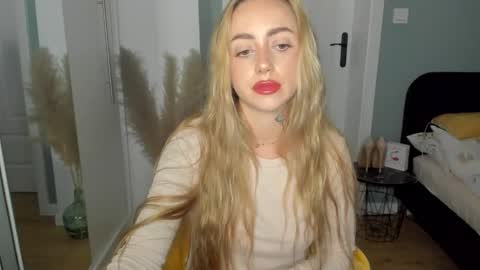 Snapshot of sexy_coralie chatting on 05.31.26 C o r a l i e online show from 05.31.26