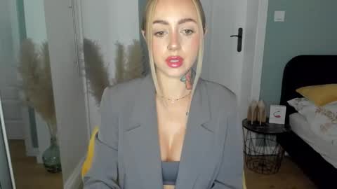 Snapshot of sexy_coralie chatting on 06.04.26 C o r a l i e online show from 06.04.26