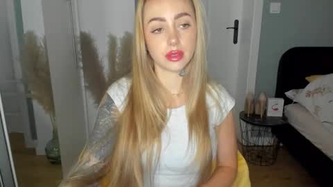Snapshot of sexy_coralie chatting on 06.09.26 C o r a l i e online show from 06.09.26