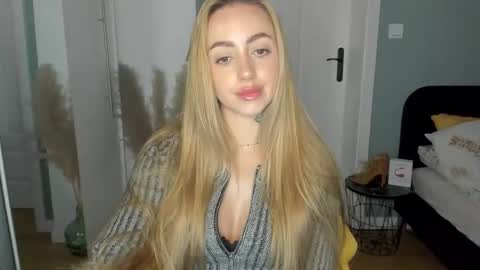 Snapshot of sexy_coralie chatting on 06.10.26 C o r a l i e online show from 06.10.26