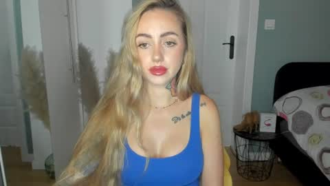 Snapshot of sexy_coralie chatting on 06.23.26 C o r a l i e online show from 06.23.26
