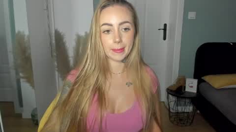 Snapshot of sexy_coralie chatting on 06.26.26 C o r a l i e online show from 06.26.26