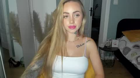 Snapshot of sexy_coralie chatting on 06.29.26 C o r a l i e online show from 06.29.26