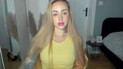 Snapshot of sexy_coralie chatting on 07.01.26 C o r a l i e online show from 07.01.26