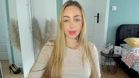 Snapshot of sexy_coralie chatting on 07.19.26 C o r a l i e online show from 07.19.26