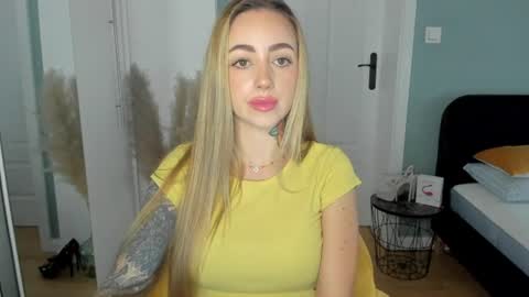 Snapshot of sexy_coralie chatting on 07.27.26 C o r a l i e online show from 07.27.26
