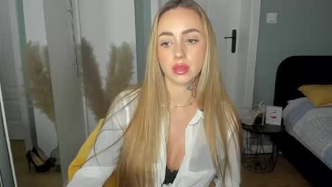 Snapshot of sexy_coralie chatting on 07.28.26 C o r a l i e online show from 07.28.26