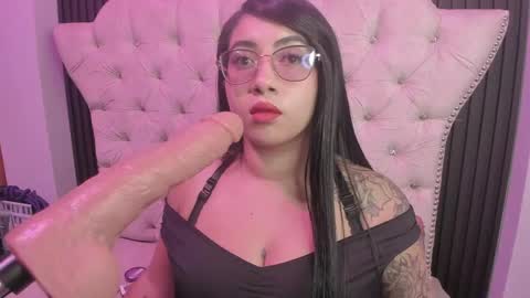 Snapshot of sexy_cristall chatting on 06.04.26 C R I S T A L online show from 06.04.26