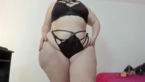 Snapshot of sexy_curvi chatting on 12.04.24 karla           instagram  online show from 12.04.24