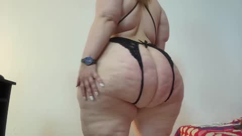 Snapshot of sexy_curvi chatting on 12.25.24 karla           instagram  online show from 12.25.24