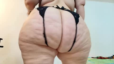 Snapshot of sexy_curvi chatting on 02.13.25 karla           instagram  online show from 02.13.25