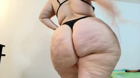 Snapshot of sexy_curvi chatting on 02.14.25 karla           instagram  online show from 02.14.25