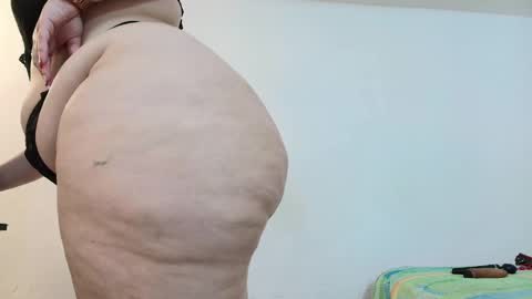 Snapshot of sexy_curvi chatting on 02.20.25 karla           instagram  online show from 02.20.25