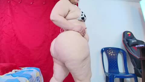 Snapshot of sexy_curvi chatting on 09.22.25 karla           instagram  online show from 09.22.25