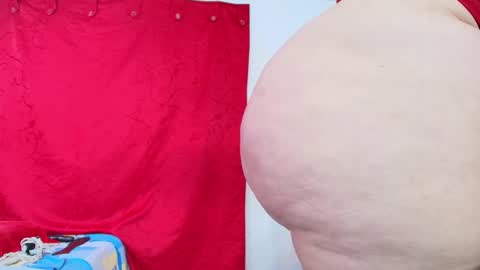 Snapshot of sexy_curvi chatting on 09.23.25 karla           instagram  online show from 09.23.25