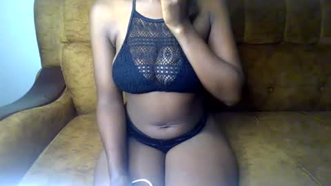 Snapshot of sexy_ellahh chatting on 06.25.26 Ellahh online show from 06.25.26