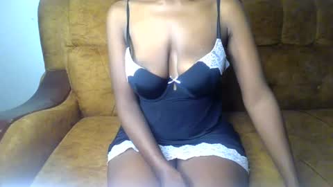 Snapshot of sexy_ellahh chatting on 06.30.26 Ellahh online show from 06.30.26