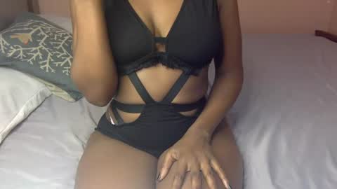 Snapshot of sexy_ellahh chatting on 07.06.26 Ellahh online show from 07.06.26