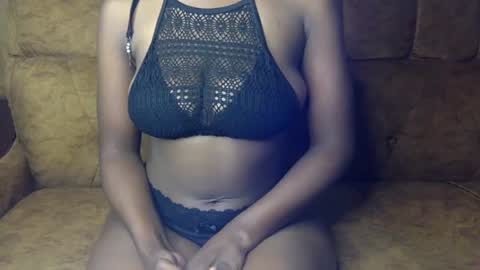 Snapshot of sexy_ellahh chatting on 07.14.26 Ellahh online show from 07.14.26