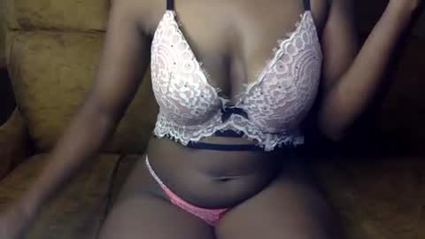 Snapshot of sexy_ellahh chatting on 07.14.26 Ellahh online show from 07.14.26