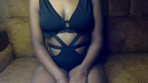 Snapshot of sexy_ellahh chatting on 07.19.26 Ellahh online show from 07.19.26
