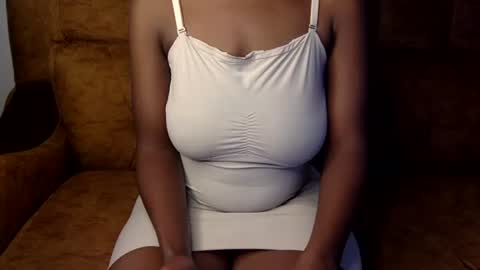Snapshot of sexy_ellahh chatting on 07.21.26 Ellahh online show from 07.21.26