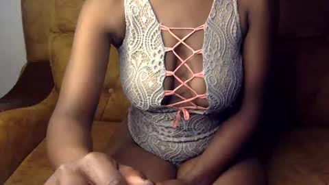 Snapshot of sexy_ellahh chatting on 07.22.26 Ellahh online show from 07.22.26