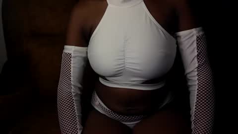 Snapshot of sexy_ellahh chatting on 07.23.26 Ellahh online show from 07.23.26