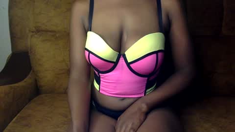 Snapshot of sexy_ellahh chatting on 07.24.26 Ellahh online show from 07.24.26