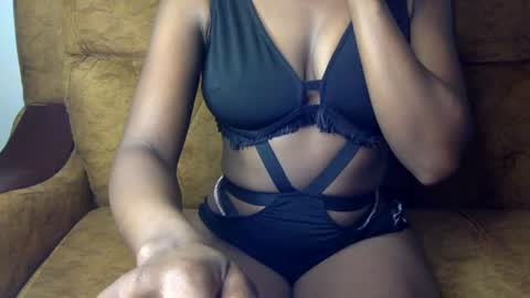 Snapshot of sexy_ellahh chatting on 07.31.26 Ellahh online show from 07.31.26