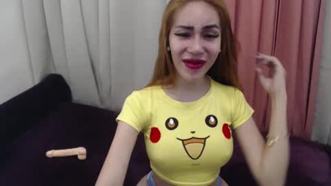 Snapshot of sexy_emily92 chatting on 01.25.25 sexy_emily92 online show from 01.25.25