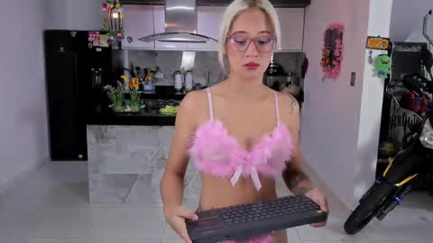 WENDY  MAX  AND VICKY online show from 05.24.26